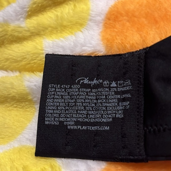 NWT Playtex Secrets Underwire Bra , All-Over Smoothing, Full-Coverage T-Shirt - Picture 8 of 9